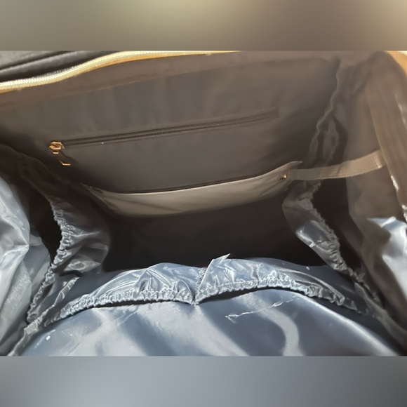 Large Travel Baby Bag with Waterproof Changing Mat, and Stroller Straps - Picture 2 of 4